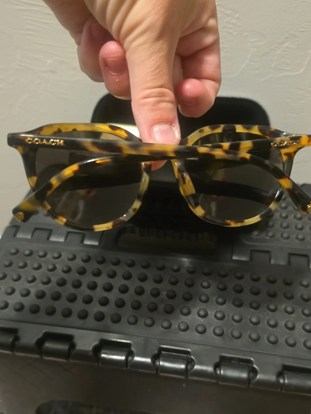 Women's Coach HC8339U Sunglasses In Case
